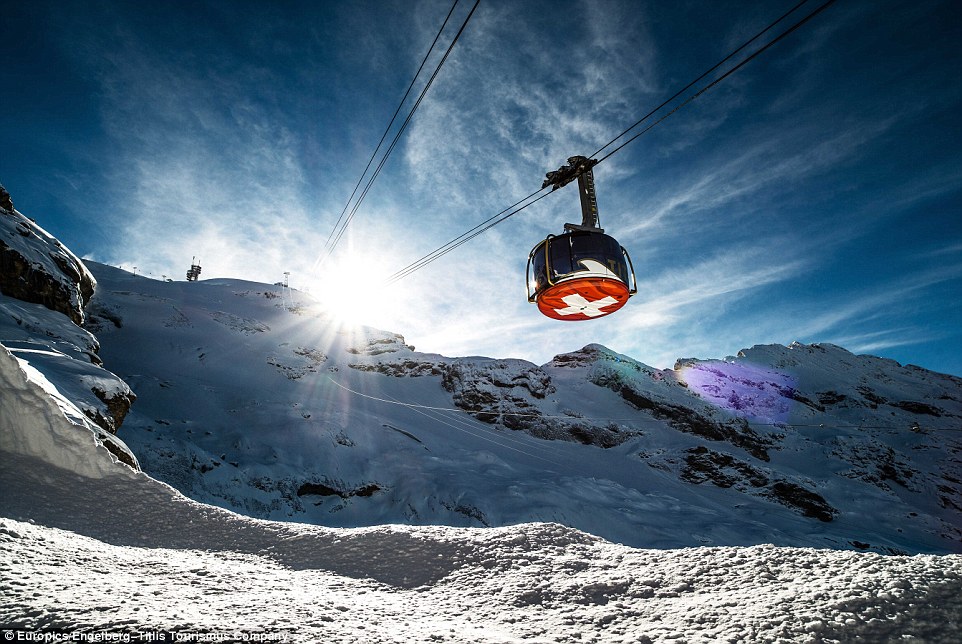23A94AC400000578-0-The_Titlis_Rotair_gondola_rotates_its_way_up_towards_the_snow_co-13_1417523420530